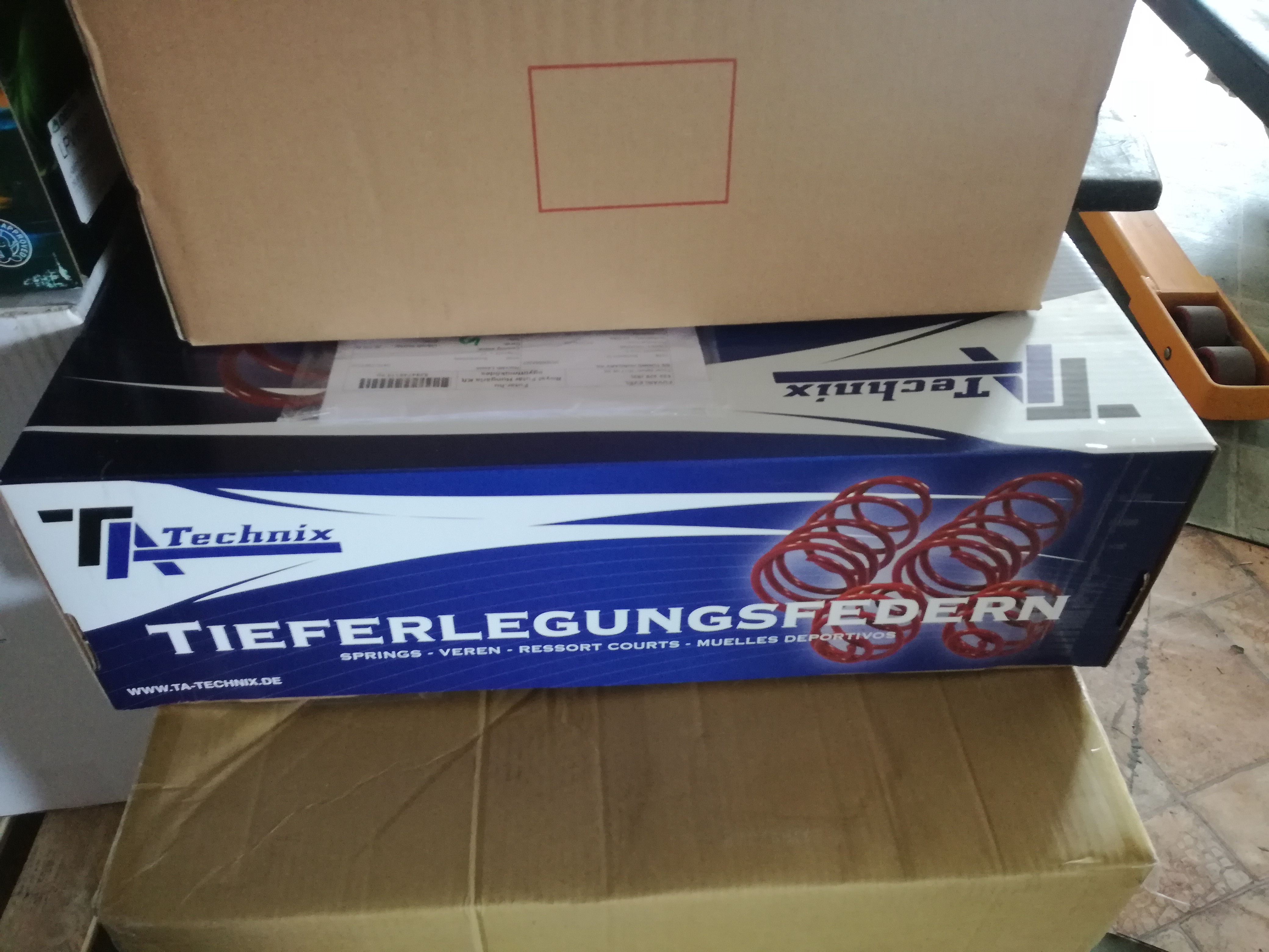 Kisebb áruk szállításra kikészítve