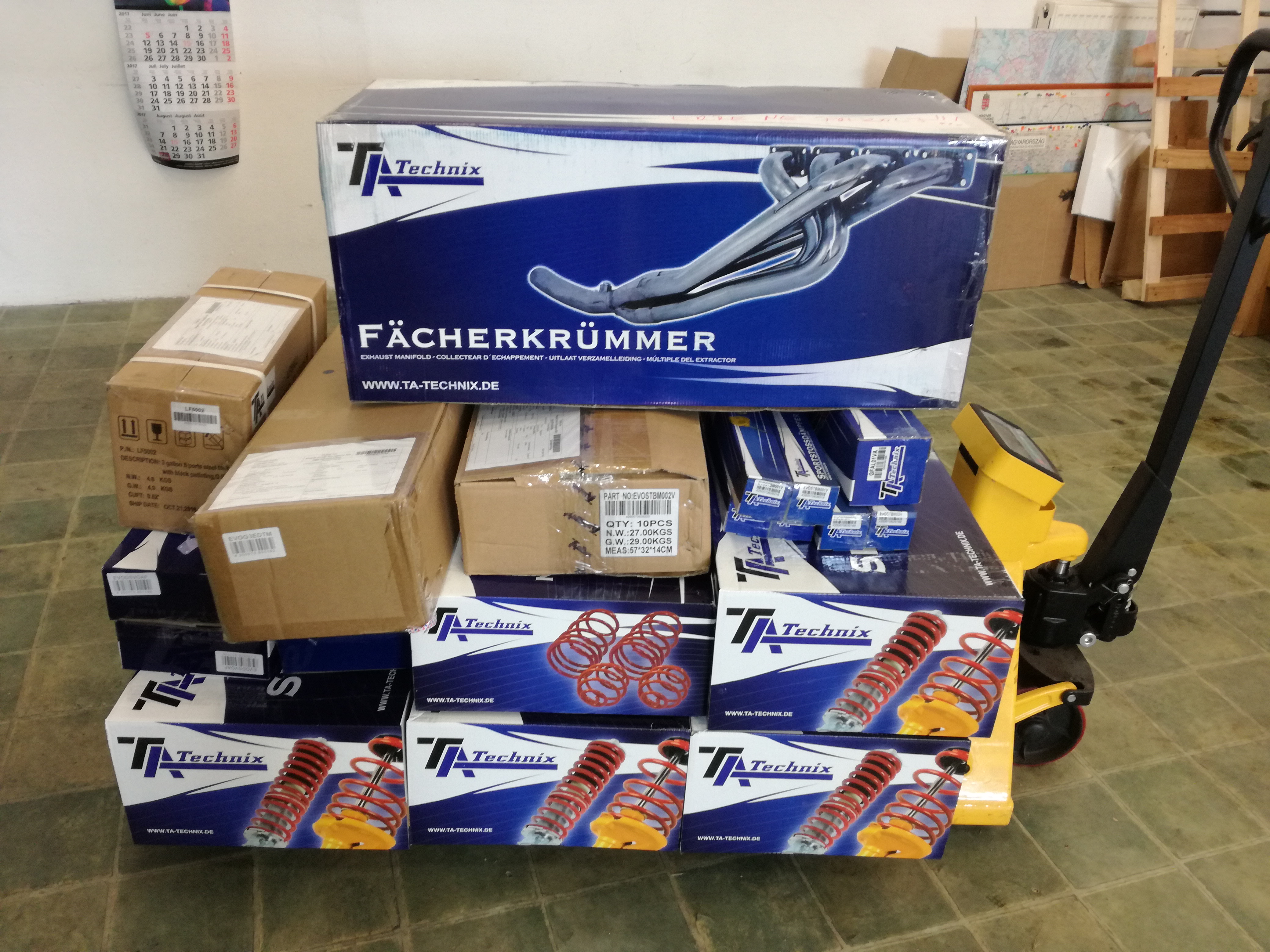 Kisebb áruk szállításra kikészítve