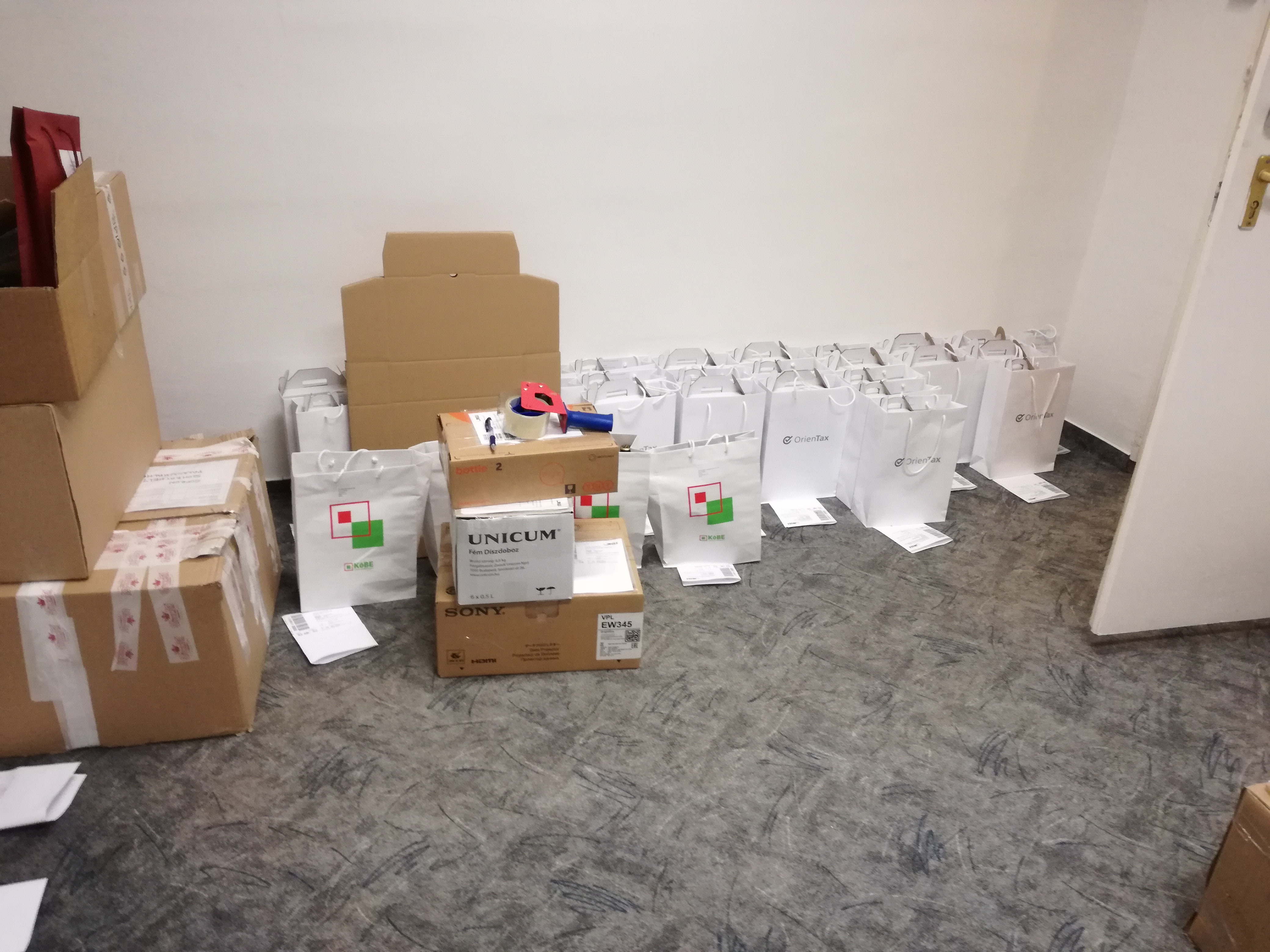 Kisebb áruk szállításra kikészítve